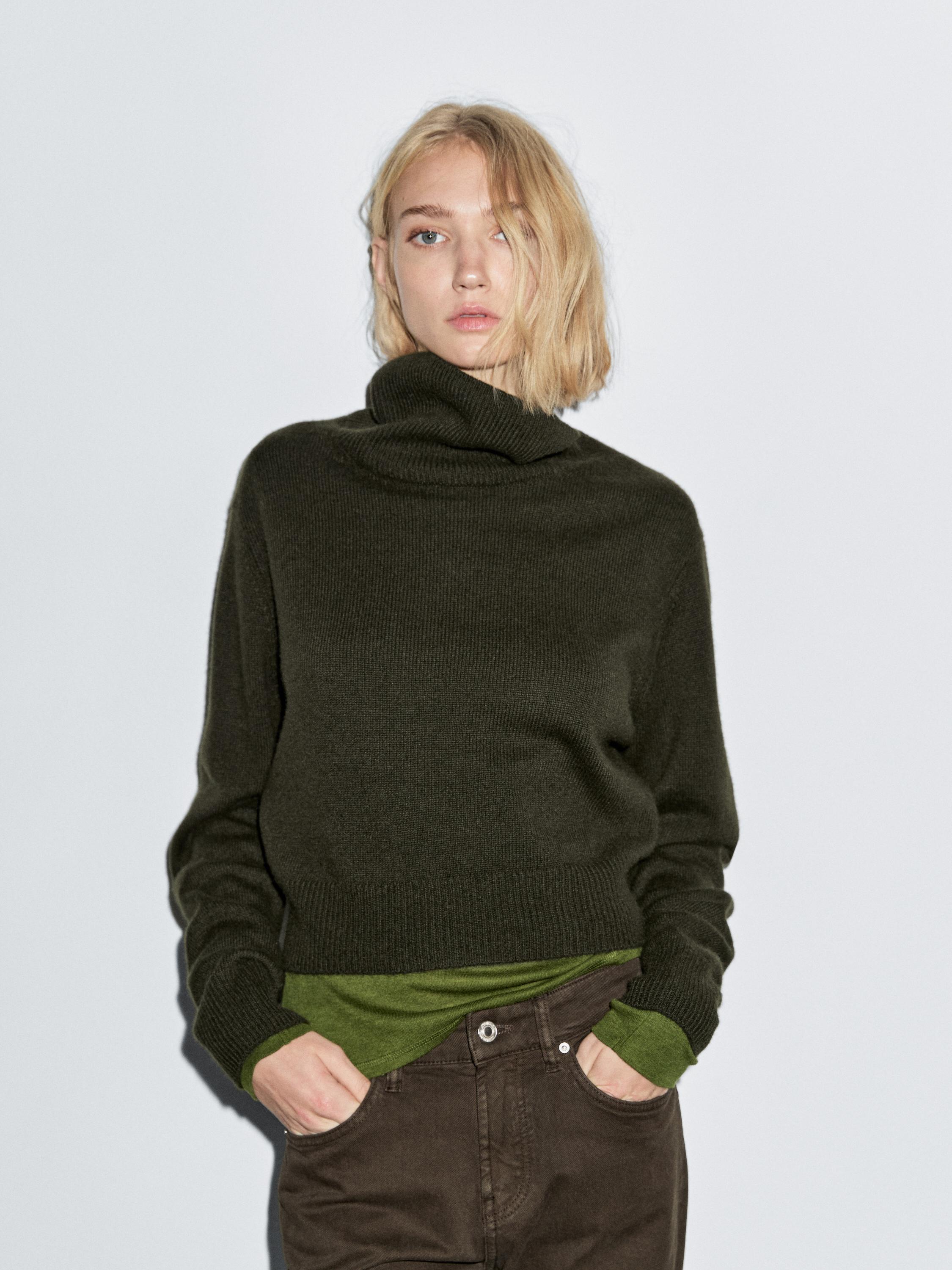100% cashmere short knit sweater
